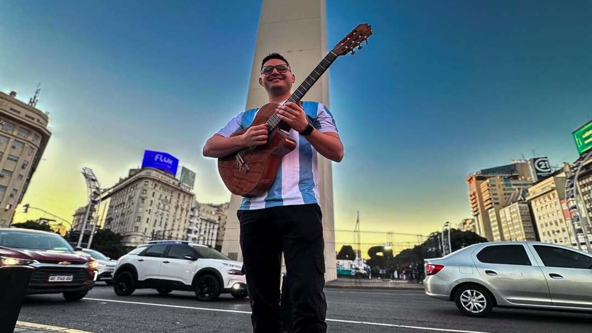 El sueño mundialista de un tucumano: creó una cumbia para la Selección y busca llegar a Luck Ra