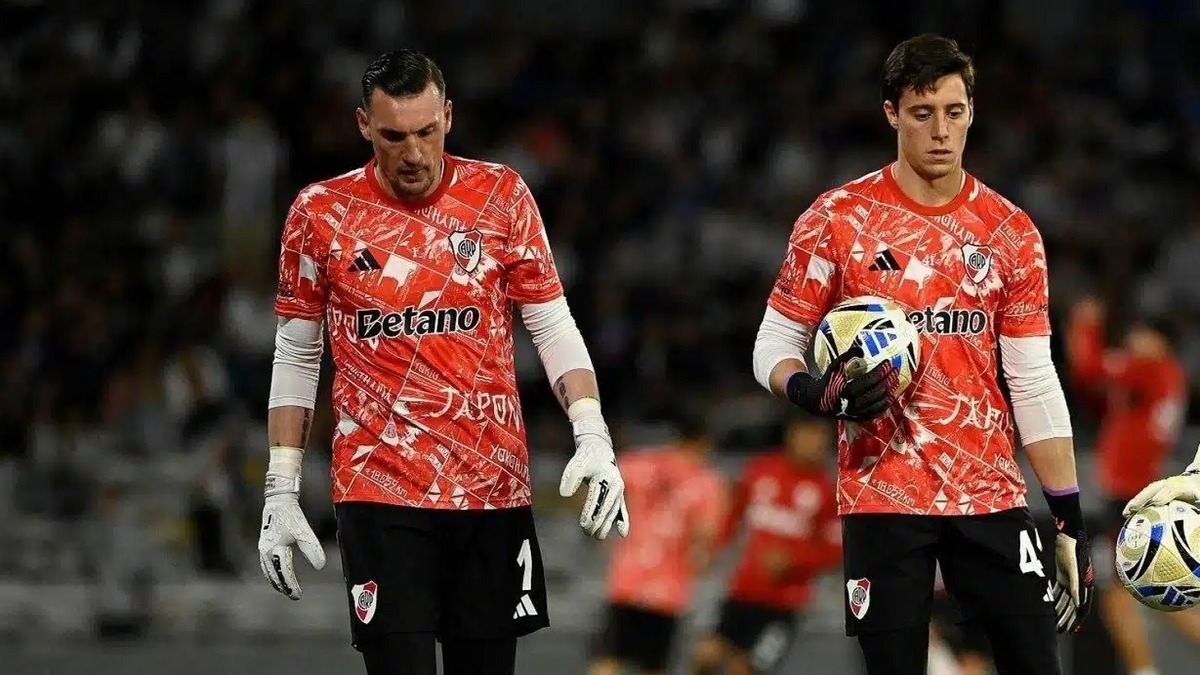 El arco millonario cambia de dueño: Beltrán titular, Armani suplente durante el partido contra Gimnasia