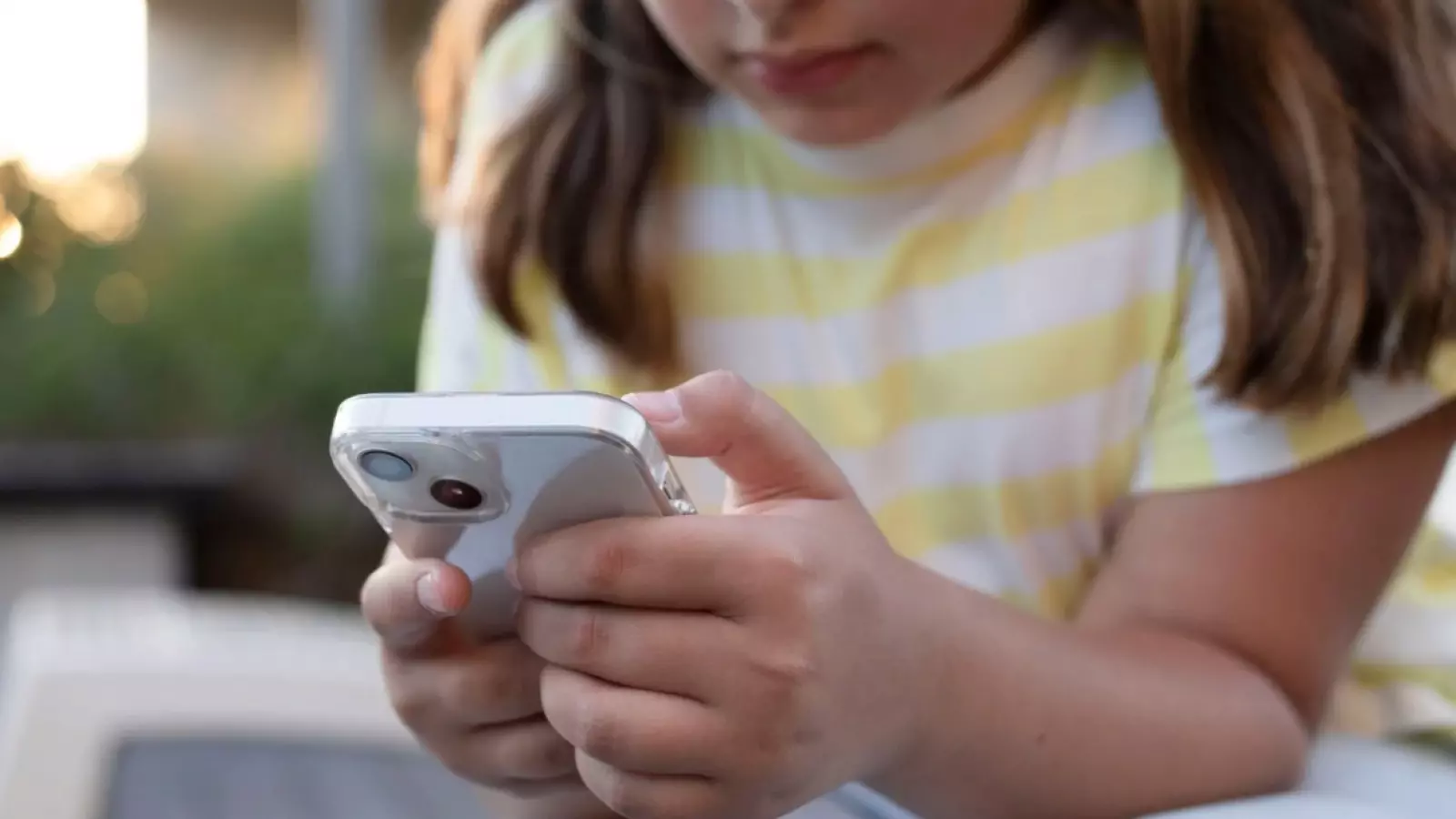 Reino Unido prohibirá las redes sociales a menores de 16 años: ¿puede aplicarse una medida similar en Argentina?