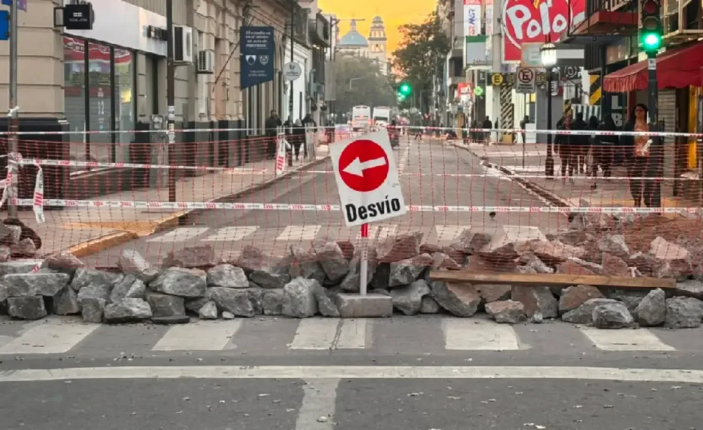 Atención conductores: el tránsito permanecerá cortado en 24 de Septiembre y Maipú hasta el lunes