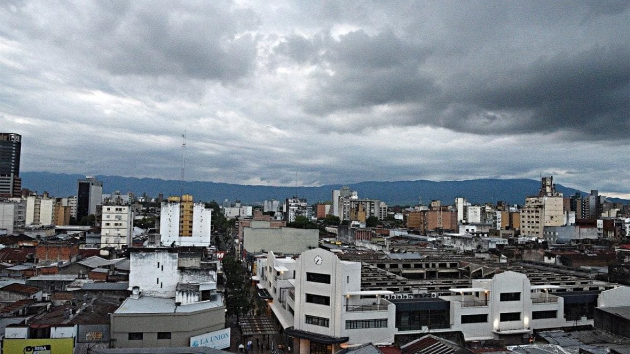 Martes gris en Tucumán: neblina, lloviznas y un clima ideal para acompañar con un buen café