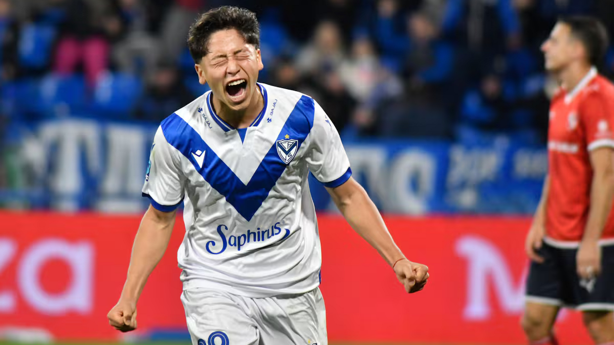 Un tucumano hizo estallar Liniers: Thiago Aguirre le dio el triunfo a Vélez con apenas 17 años
