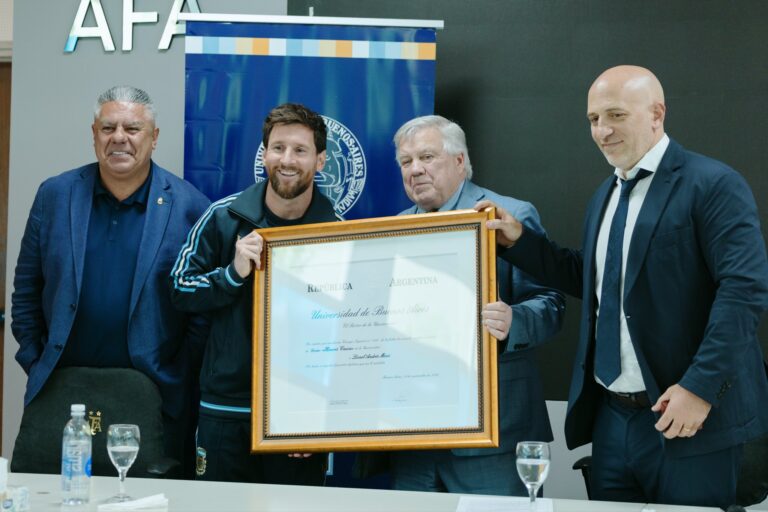 Messi recibió el Doctorado Honoris Causa de la UBA