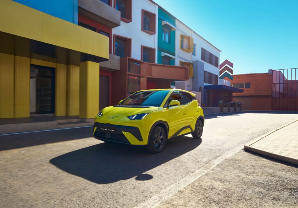 Autos eléctricos, yoga y café: la propuesta de BYD en Yerba Buena
