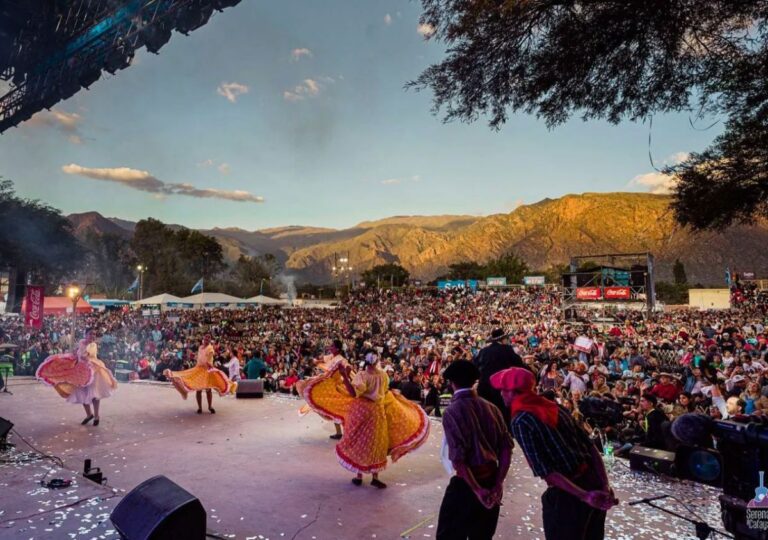 Convocan a artistas salteños para diseñar el afiche de la Serenata a Cafayate 2027